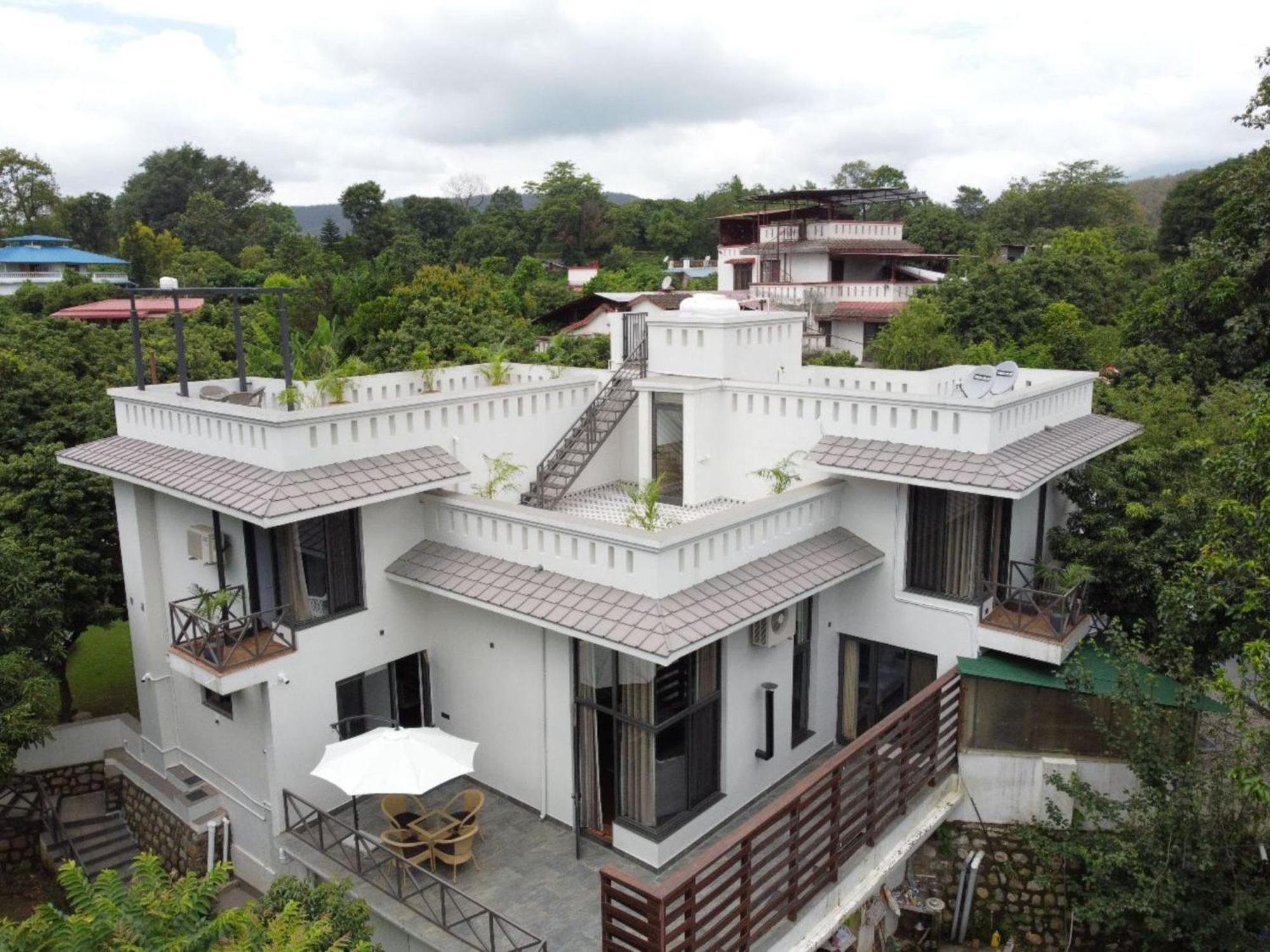 Villa Sierra Sky - Exquisite Elegant 4 Bedroom Villa Дехрадун Екстериор снимка