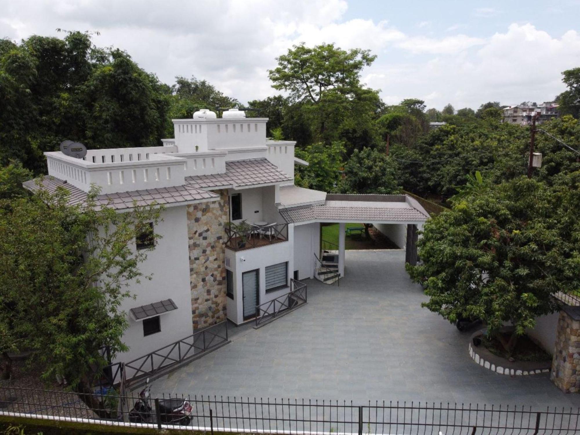 Villa Sierra Sky - Exquisite Elegant 4 Bedroom Villa Дехрадун Екстериор снимка
